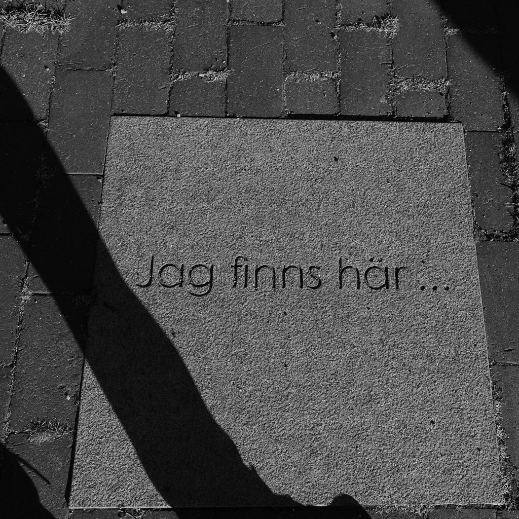 Bra att det finns plattor som talar om var jag är....