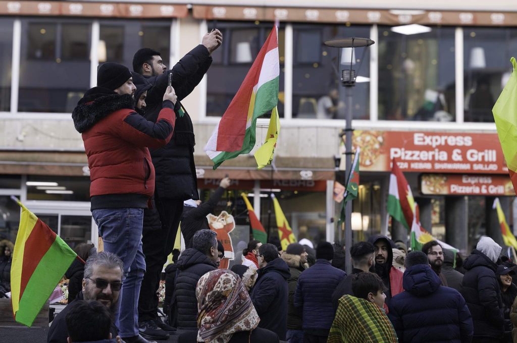 Manifestation för frihet i Iran✌️ I lördags samlades flera iranska och kurdiska organisationer,