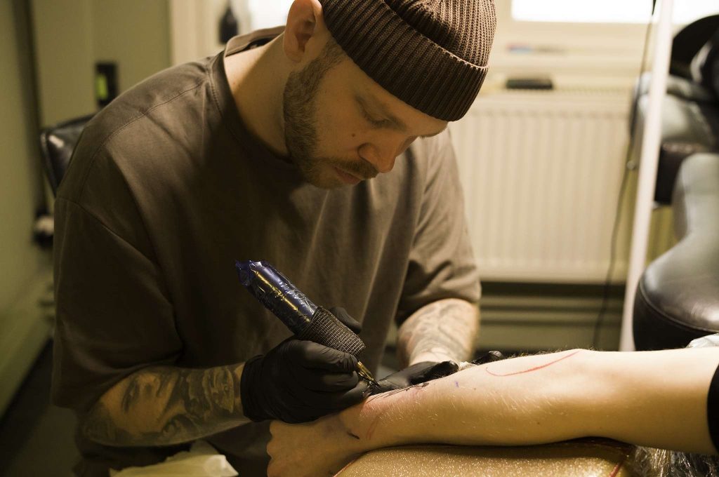 Zakke Andersson, son till den i tatueringskretsar mycket välkände grundaren Bosse Andersson,